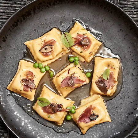 아스트라 스위트 호텔 4*